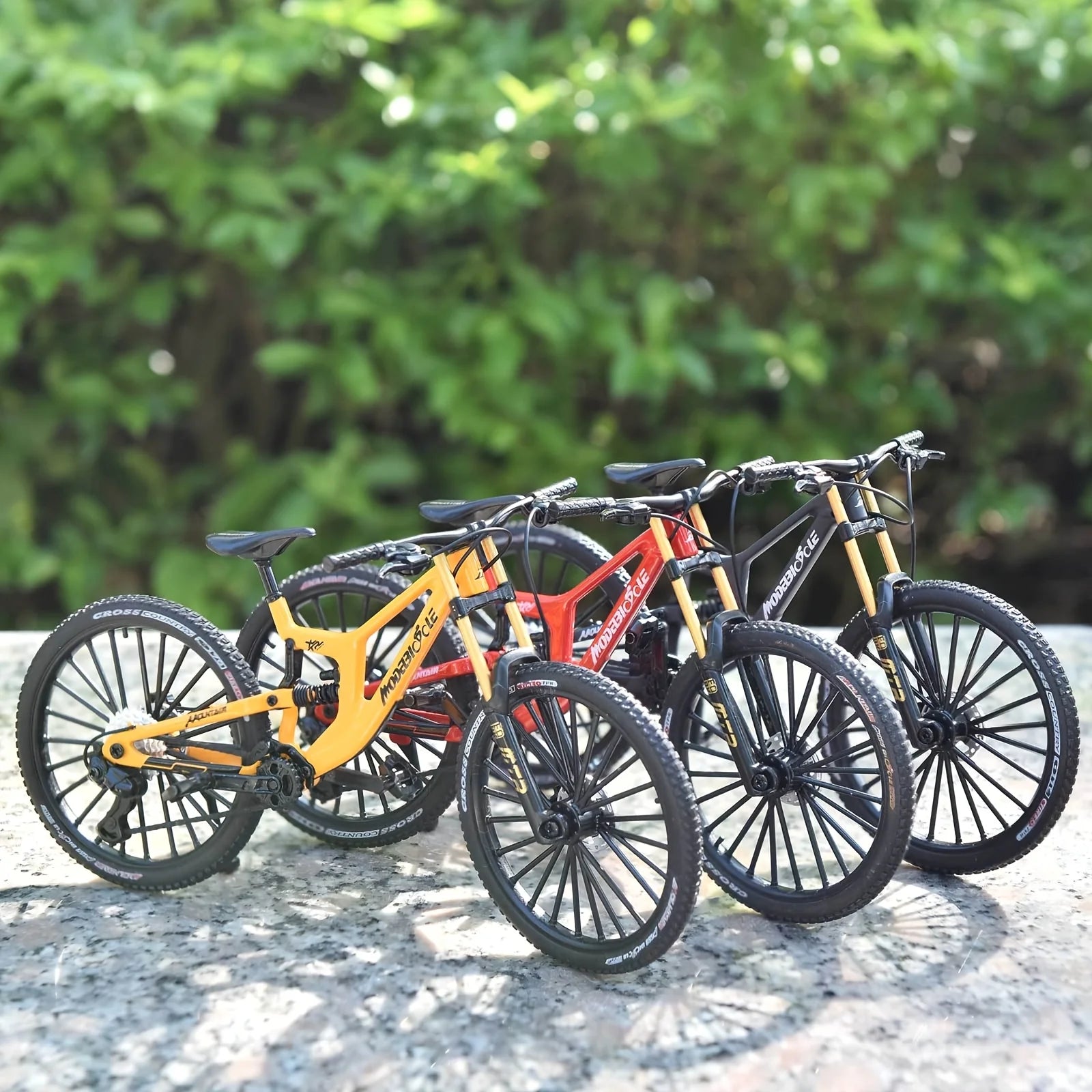 Mountain Bike Alloy Escala: 1:6 Com amortecedores dianteiros e traseiros.