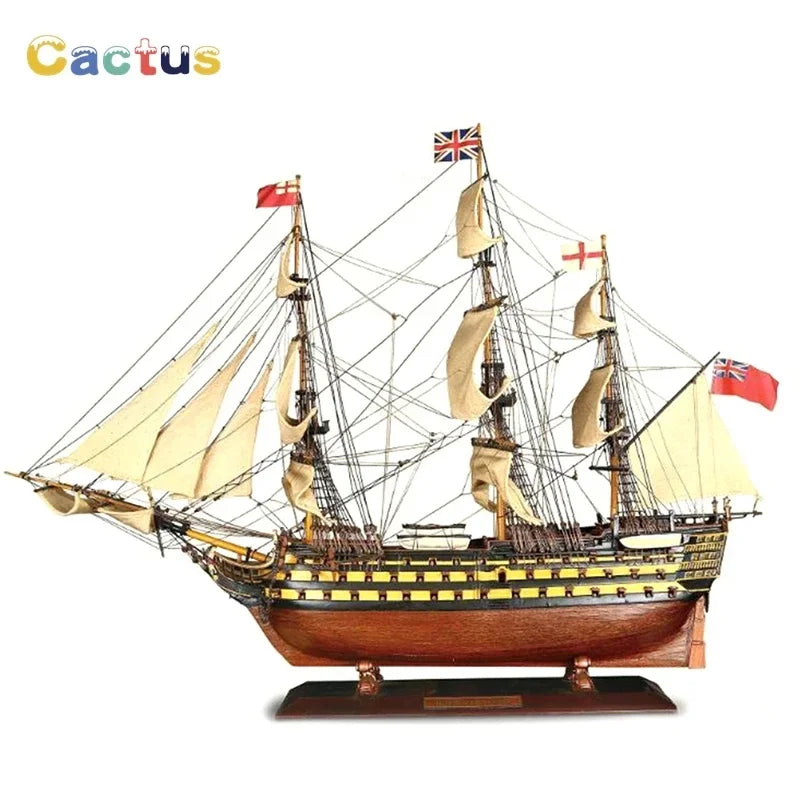 Navio de Madeira Artesanal “Victory” - Escala: 1/150 - (51 cm de Comprimento).