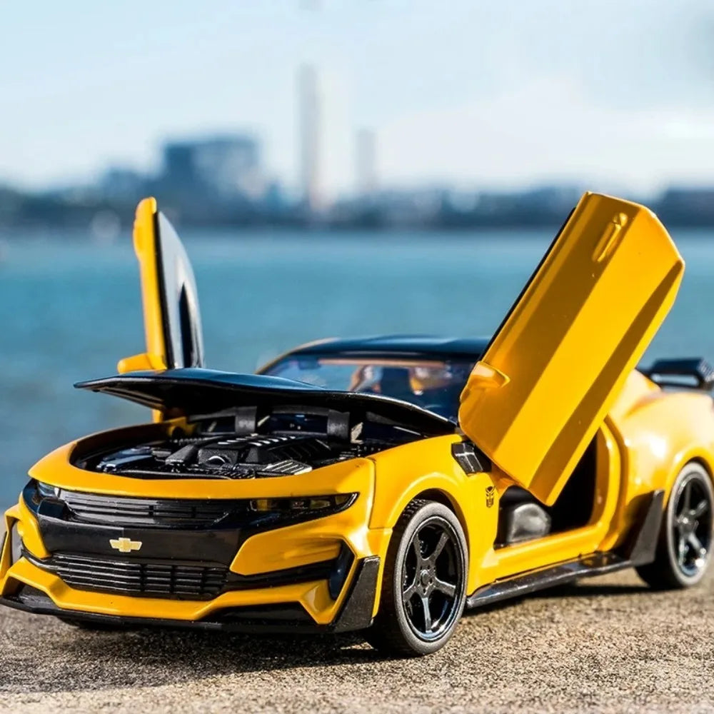 Camaro Escala: 1/32, Die Cast com 4 portas que abrem, Som, Luzes e Mecanismo de Retrocesso.