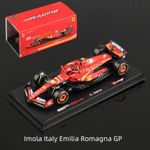 Bburago 1:43 2024 Modelo F1 com capacete Miniatura em liga metálica Carro de corrida de fórmula Diecast Brinquedo MCL38 W15 SF24 RB20 A524