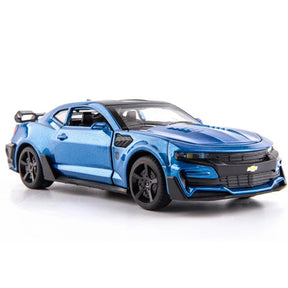Camaro Escala: 1/32, Die Cast com 4 portas que abrem, Som, Luzes e Mecanismo de Retrocesso.
