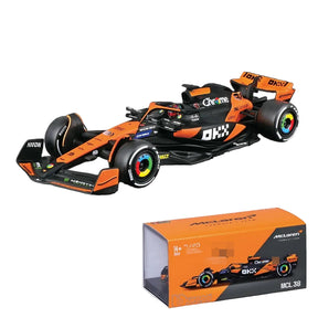 Bburago 1:43 2024 Modelo F1 com capacete Miniatura em liga metálica Carro de corrida de fórmula Diecast Brinquedo MCL38 W15 SF24 RB20 A524